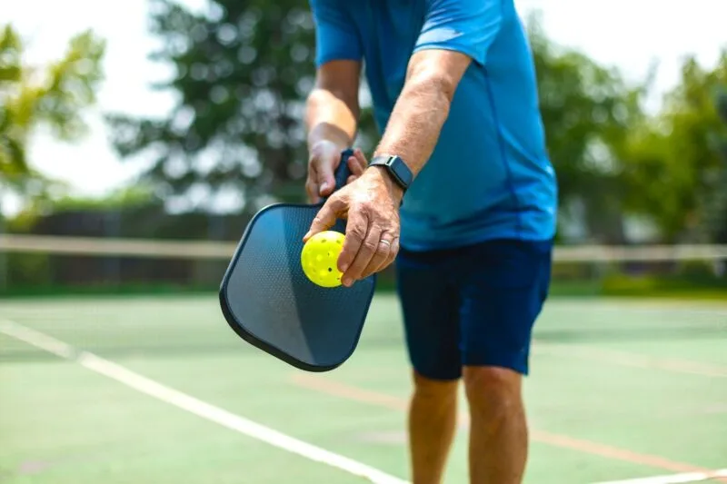 pickleball-serve-800x533